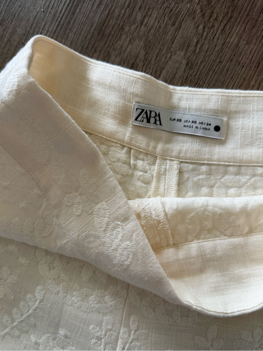 Zara Ivory Scalloped Lace Shorts - Picture 2 of 3